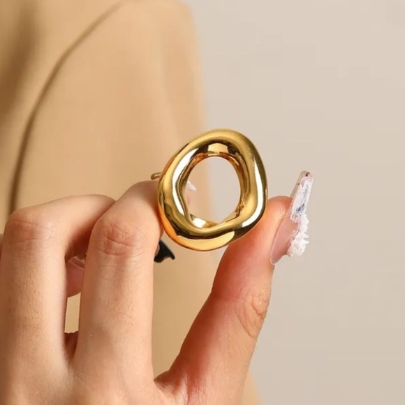 Stainless Steel Hollow Out Gold Ring - Picture 3 of 12